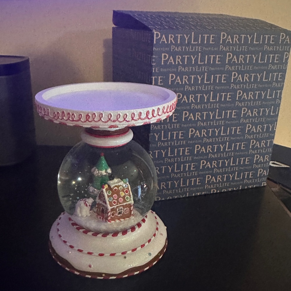 *RETIRED* PARTYLITE❄️ Let it Snow ❄️ Snowgloble Candle Holder